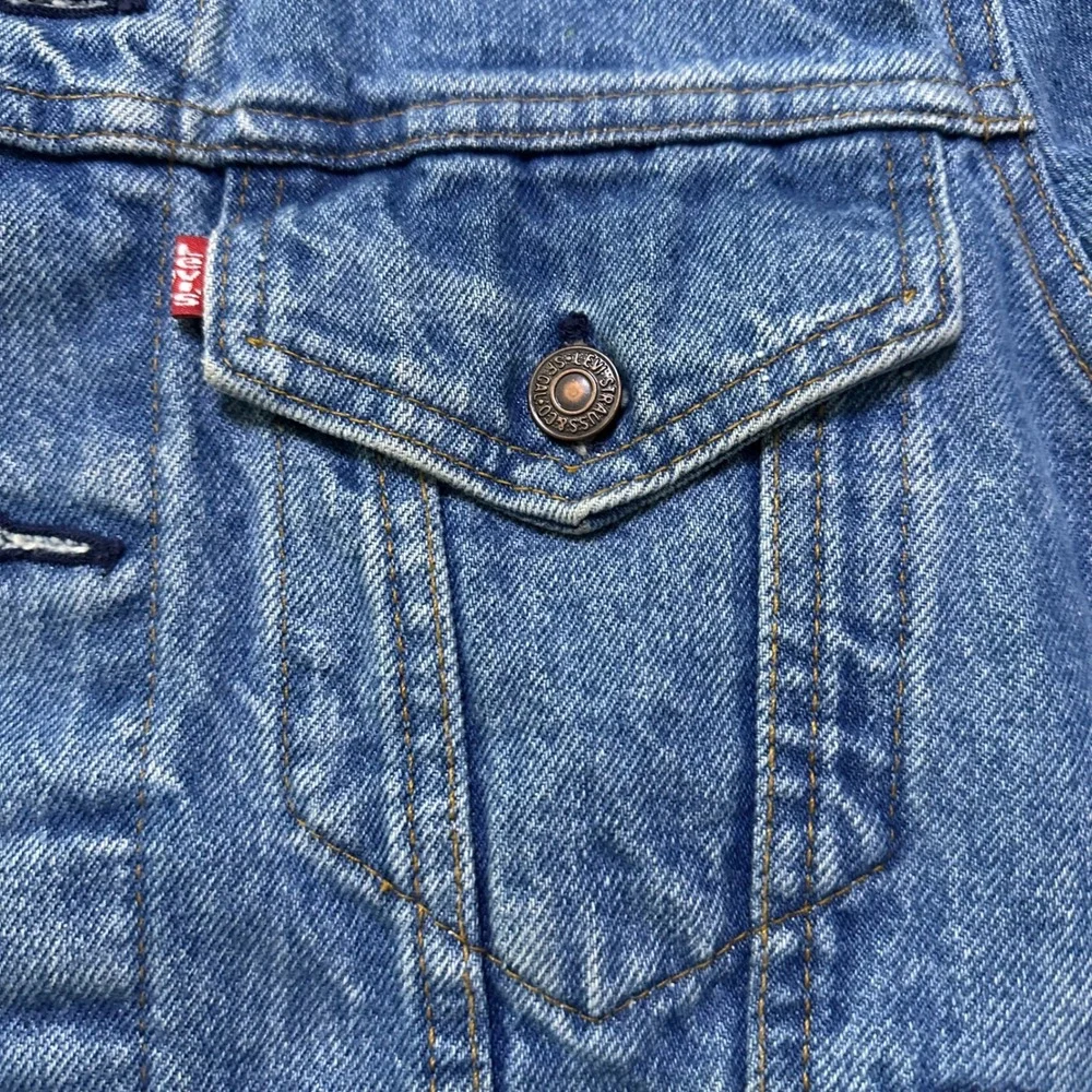 Vintage Levis 70506-0214 Denim Trucker Jacket Size 38R Blue Made in USA Grunge
